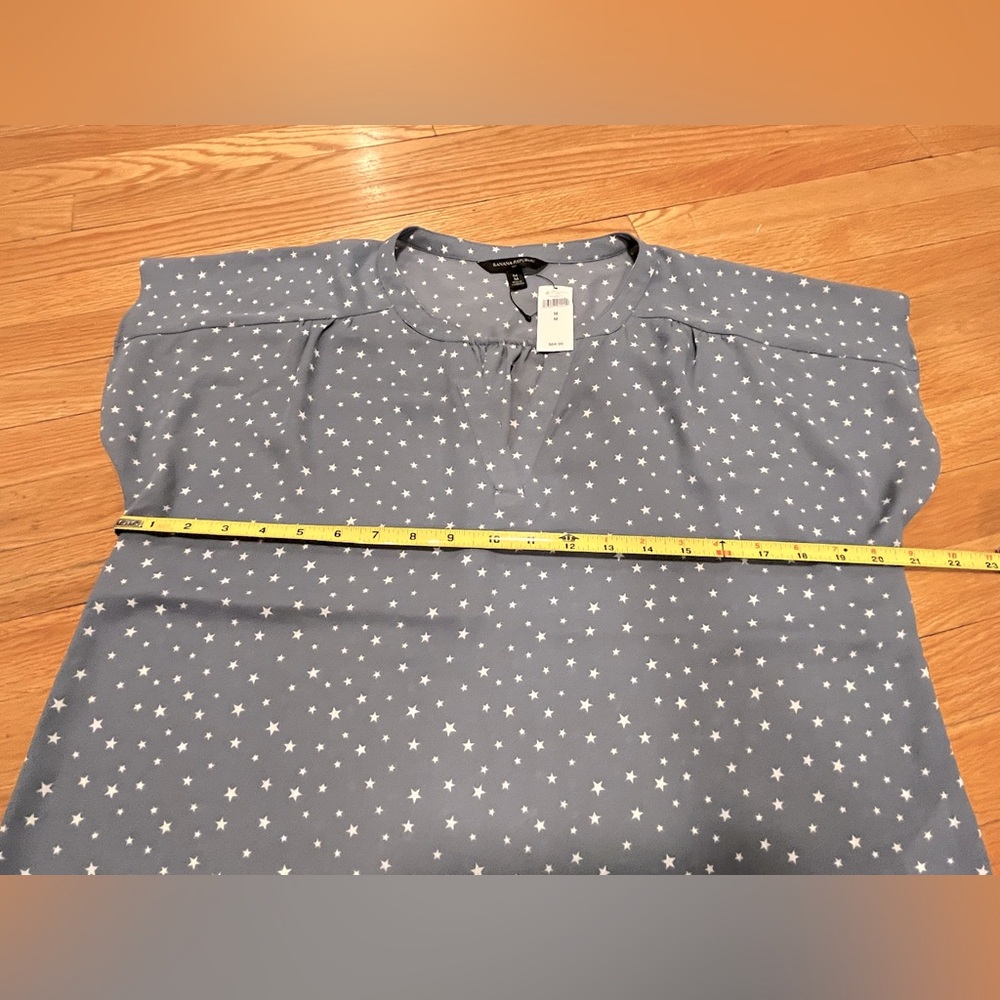 NWT - Banana Republic Factory, blue and white Star Print Top, size M - Picture 9 of 10